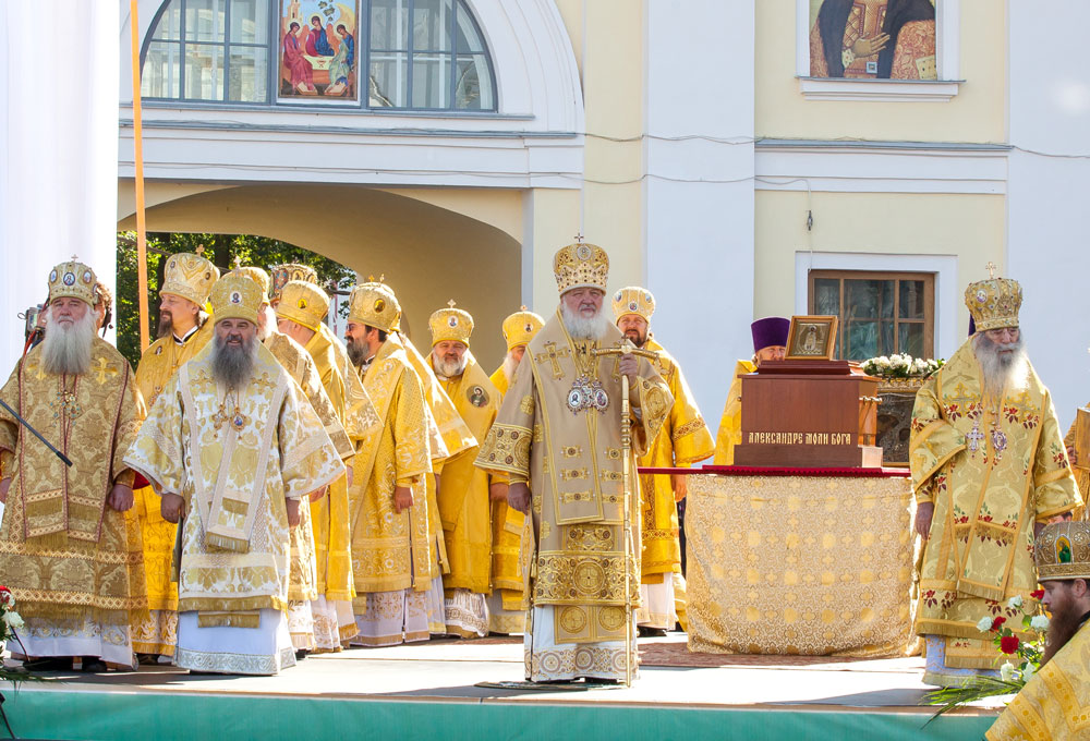 Святейший Патриарх Московский и всея Руси Кирилл. Молебен на площади Александра Невского 12 сентября