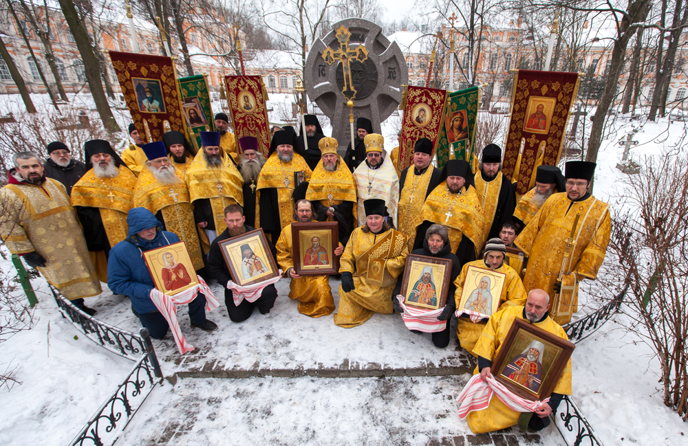 Участники крестного хода в 100-летний юбилей Александро-Невского братства