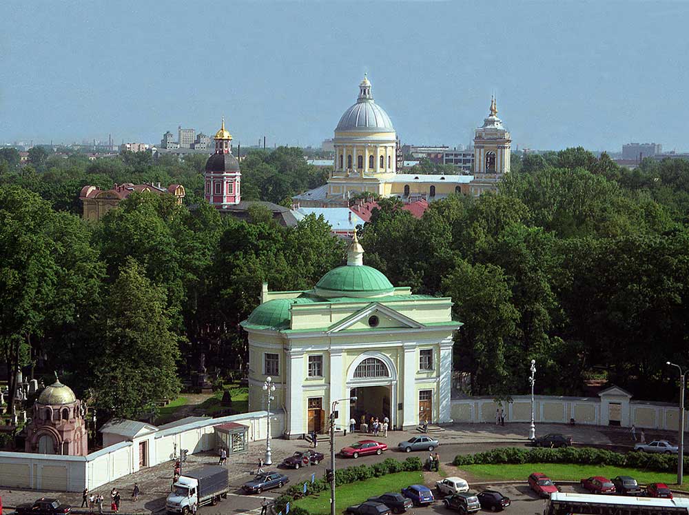 Вид на Александро-Невскую Лавру из гостиницы «Москва»
