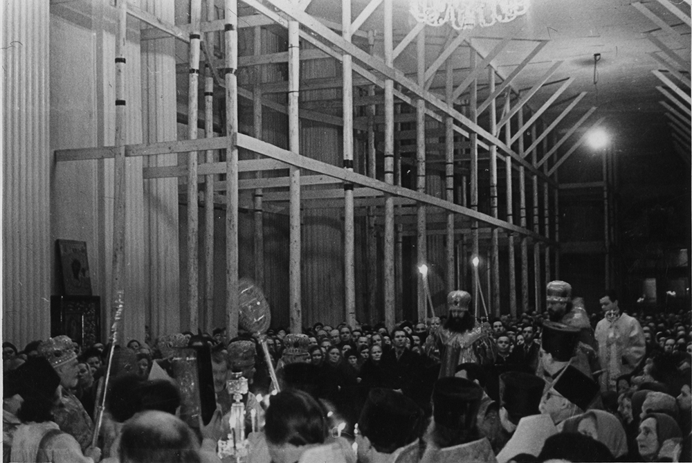 Первое Богослужение в Свято-Троиком соборе после его возвращения Русской Православной Церкви