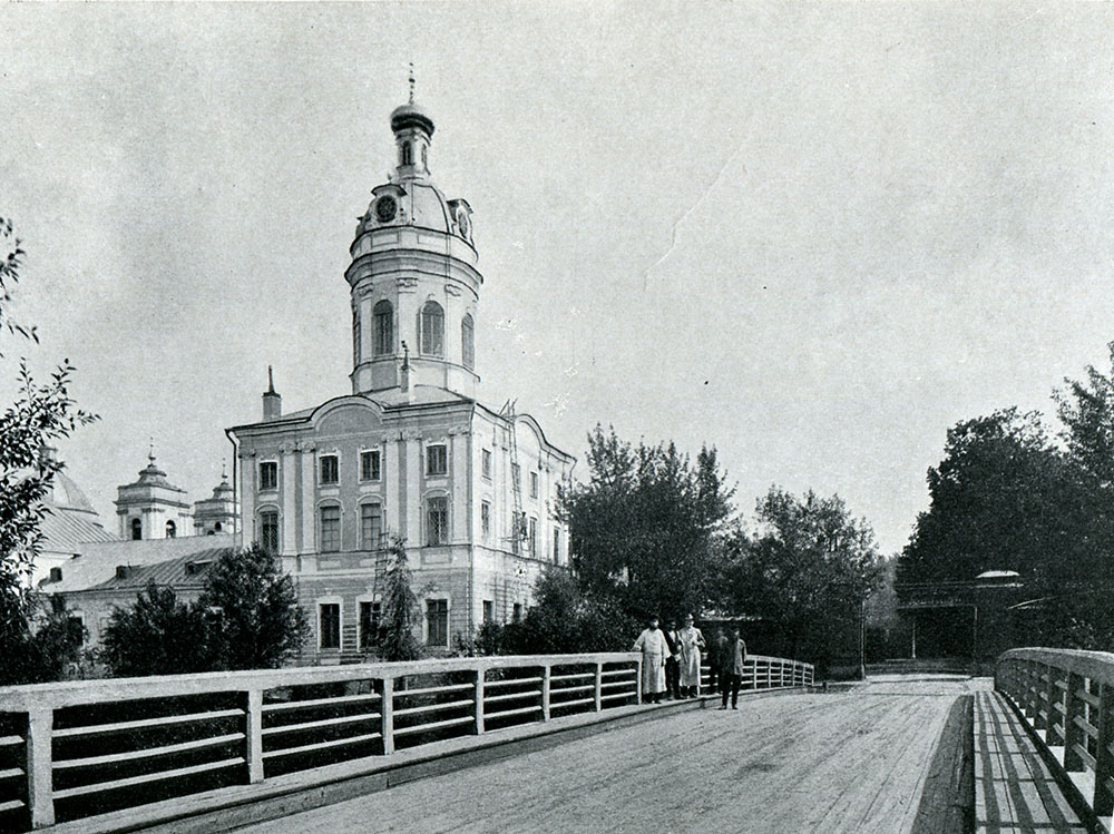 Северо-Западная (Ризничная) башня Александро-Невской Лавры