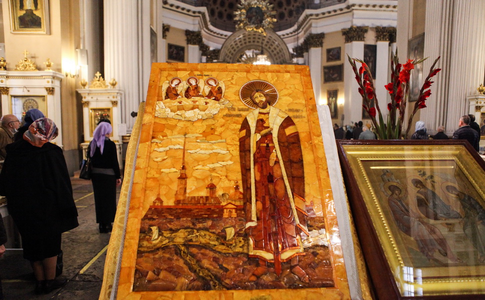 Образ святого князя Александра Невского из янтаря