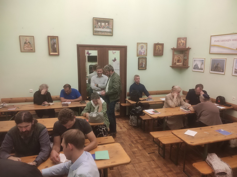 В Александро-Невской Лавре состоялось первое занятие на курсах церковных чтецов