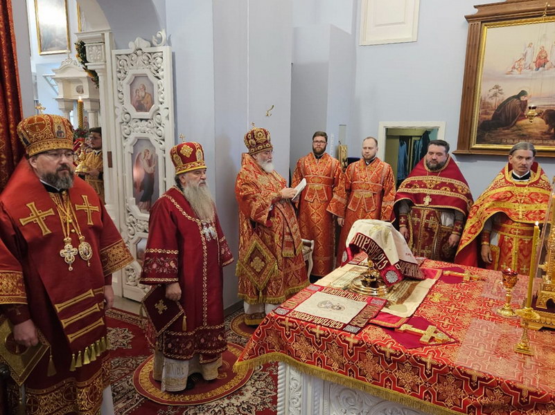 Божественная Литургия в храме в честь святых мучениц Веры, Надежды, Любви и матери их Софии