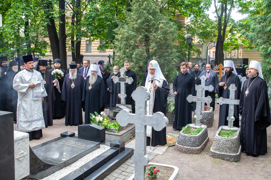 Заупокойная лития на Никольском кладбище