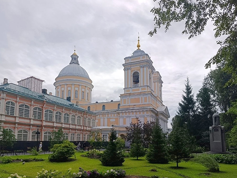 Свято-Троицкой собор Александро-Невской лавры